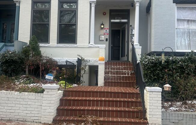 Modern 2 Bedroom, 2 Bathroom Penthouse with Parking in Historic LeDroit Park