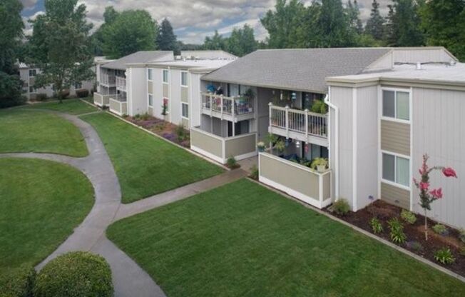 2 beds, 1 bath, 861 sqft, $1,725, Unit 32