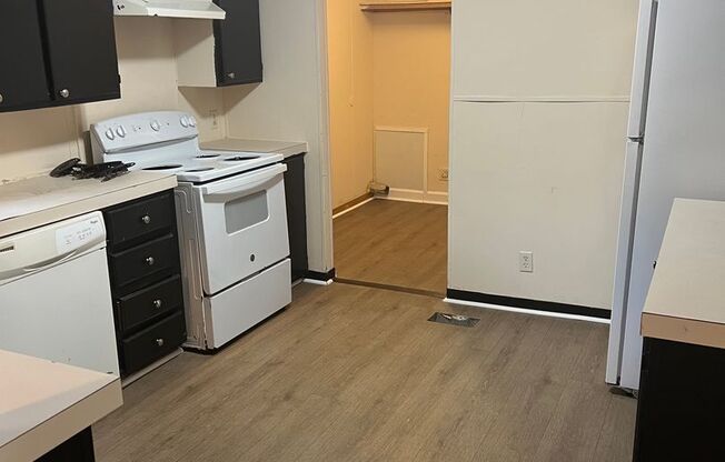 3 beds, 2 baths, $1,050, Unit Lot 4