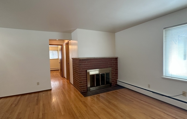 9118 45 AVE SW