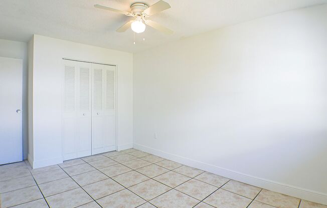 2 beds, 1 bath, $1,300, Unit # 21