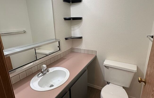 2 beds, 1.5 baths, 950 sqft, $1,650, Unit B206