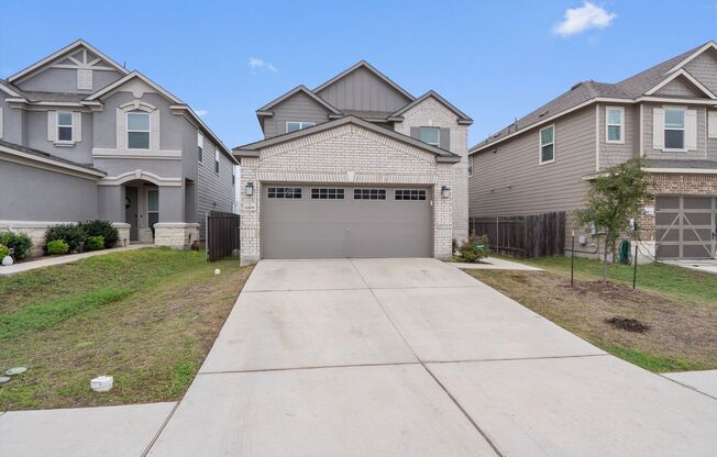 Huge 4-Bedroom Home in Del Valle For Rent