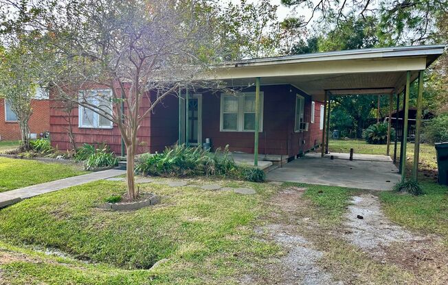 Cozy 3 Bedroom Home in Lafayette/Scott Area!