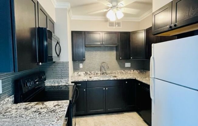 Myers Park Condo, Move-In Ready! All utilities included!