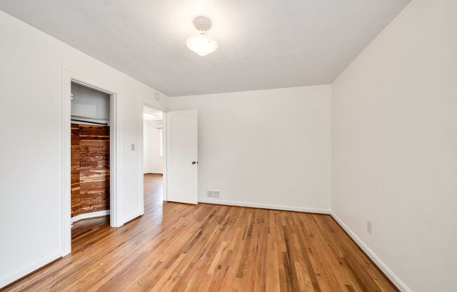 2 beds, 1 bath, $2,350