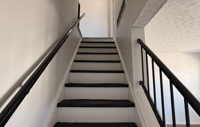 2 beds, 1 bath, 885 sqft, $1,150, Unit 730