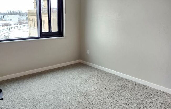 2 beds, 1 bath, 966 sqft, $1,550, Unit 301