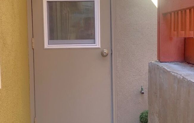 Adorable Studio in established neighborhood