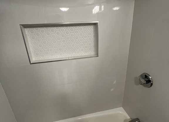 Studio, 1 bath, 356 sqft, $2,300, Unit 5