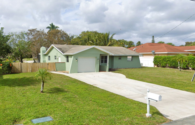 Lakeview Florida Room & Fenced Yard – 3BR Gem