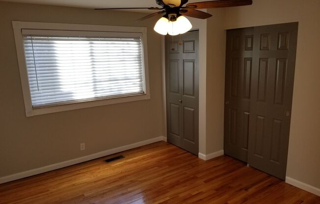 2 beds, 1 bath, $1,300, Unit 12551 - A