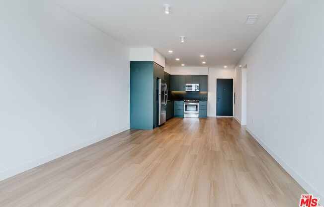 1 bed, 1 bath, 787 sqft, $4,195, Unit 728
