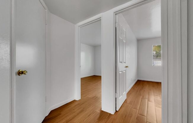 Central Phoenix 2/1 Ground Floor Super Clean.