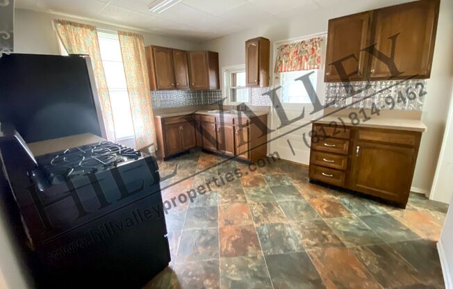 2 beds, 1 bath, $895