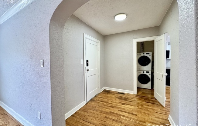 1112 W 45 ST
