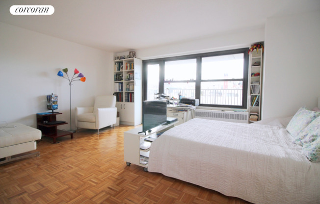 Studio, 1 bath, 450 sqft, $3,520, Unit 19E