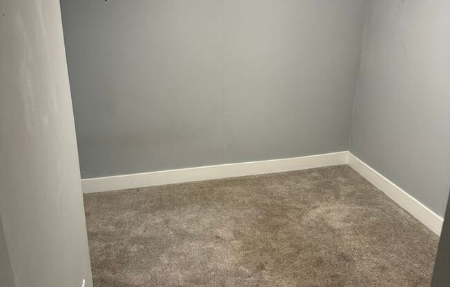 1 bed, 1 bath, 300 sqft, $850, Unit Room 2