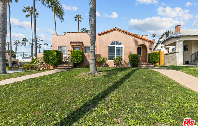 5621 S MULLEN AVE