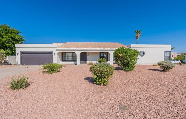 Two bedrooms with Garage in Fountain Hills!