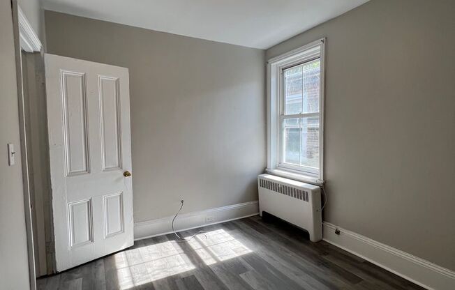 2 beds, 1 bath, 950 sqft, $1,650, Unit 3