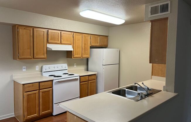 2 beds, 1 bath, 848 sqft, $1,900, Unit 1703