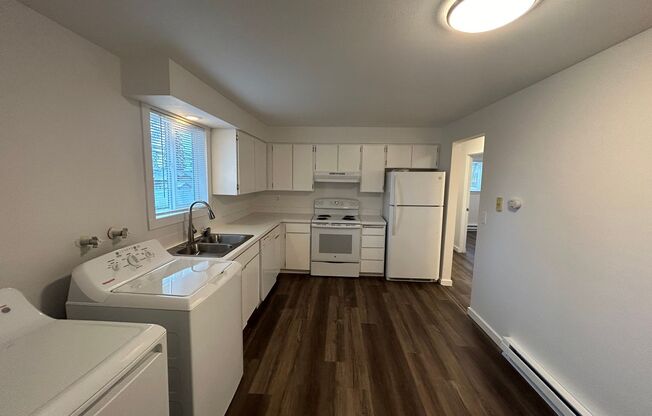 2 beds, 1 bath, 988 sqft, $1,145, Unit 1521