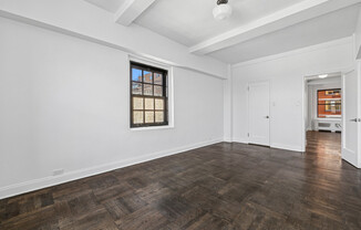 160 W 71 ST