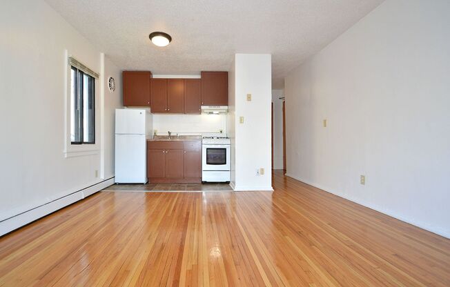 1 bed, 1 bath, 410 sqft, $915, Unit 1 - 05