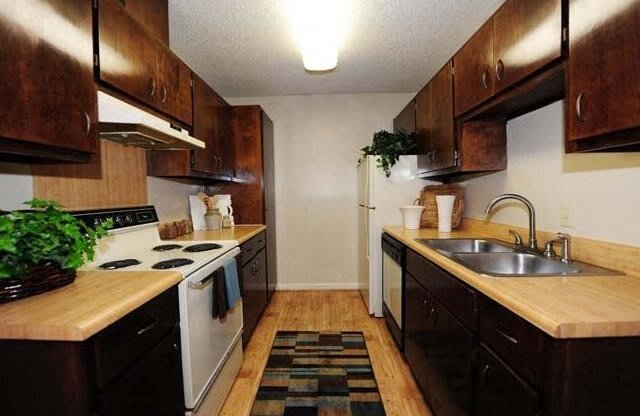 Wildwood Apartments Thomasville GA Kitchen