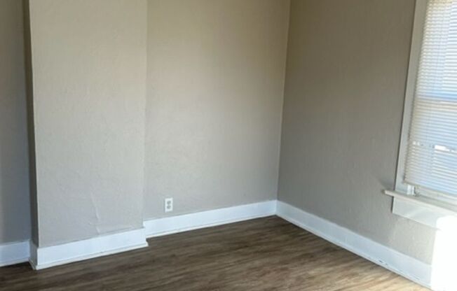 3 beds, 1 bath, 1,082 sqft, $950