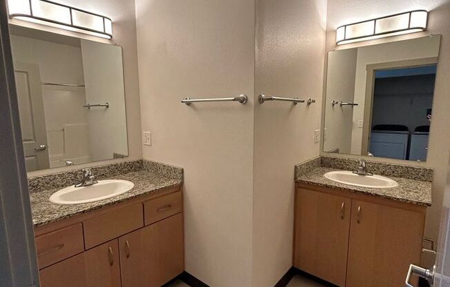 3 beds, 1.5 baths, 1,370 sqft, $1,900, Unit 2440-4