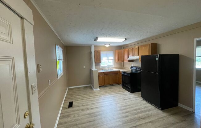 3 beds, 1 bath, $1,075