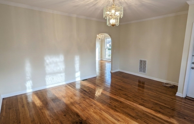 1084 CHESTNUT