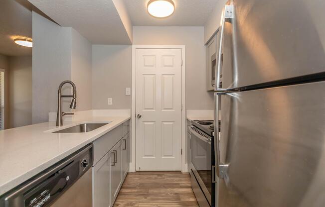 1 bed, 1 bath, 706 sqft, $1,295