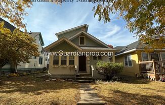 South Minneapolis SFH, Fenced Yard, 1 Car Garage, Dishwasher, Laundry, October Availability