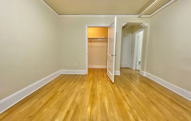 Studio, 1 bath, 320 sqft, $1,250, Unit 006