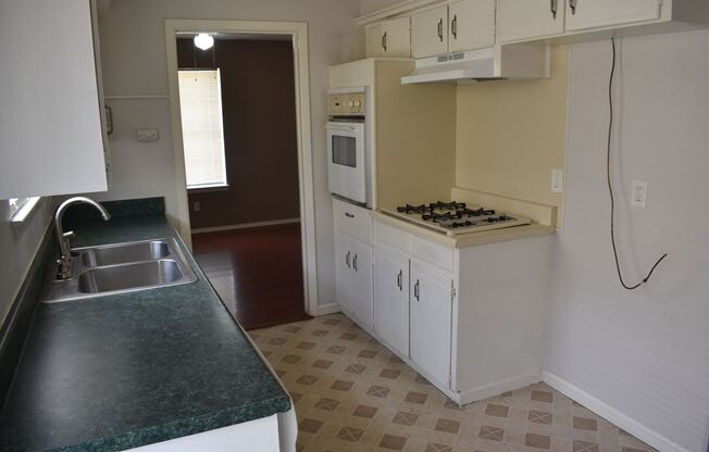 AVAILABLE NOW!!! 3 Bed 1 3/4 Bath in Duncanville