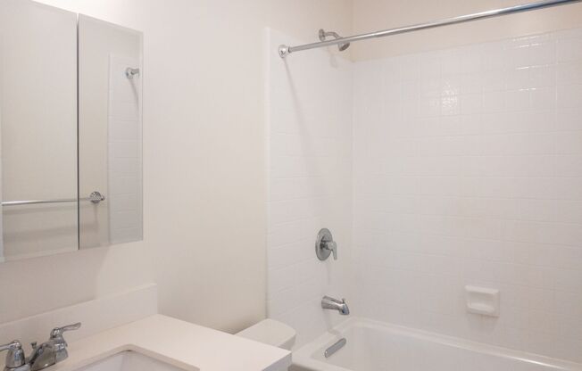 2 beds, 1 bath, $2,599, Unit Meadowsweet - Unit J