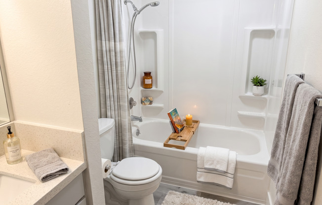 2 beds, 1 bath, 900 sqft, $1,650, Unit 224