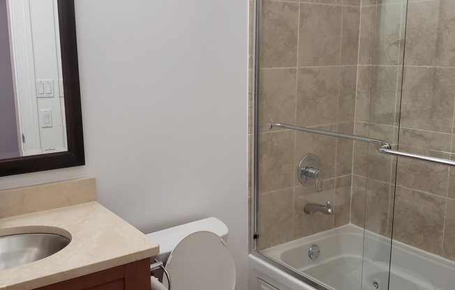 1924 W DIVERSEY PKWY
