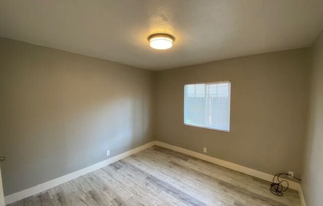 3 beds, 1 bath, $1,750, Unit 506