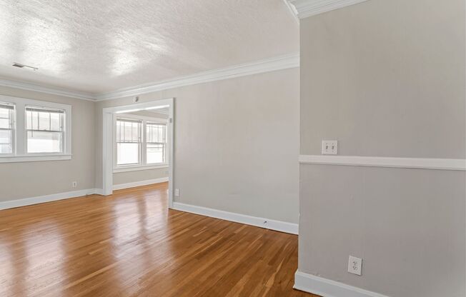 2 beds, 1 bath, 1,300 sqft, $1,295, Unit 5305 Charlotte St. Unit 2