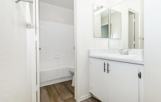 Studio, 1 bath, 327 sqft, $695