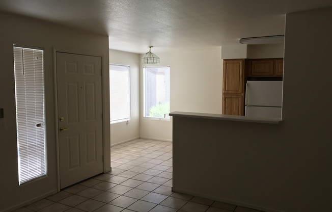 *HCVP CONSIDERED* SPACIOUS DOWNSTAIRS CONDO WITH TILE & WOOD FLOORING THROUGHOUT!