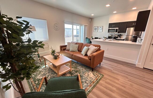 2 beds, 2 baths, 900 sqft, $1,850, Unit 111 (STR)