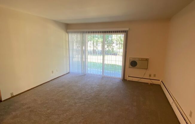 2 beds, 1 bath, 850 sqft, $1,144, Unit 7926 - 5