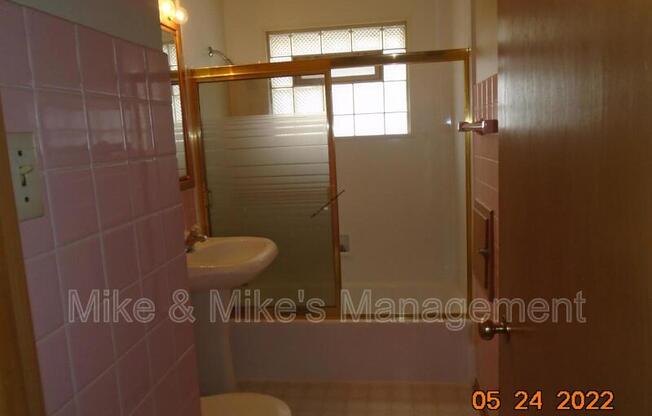 2551 S 68 ST
