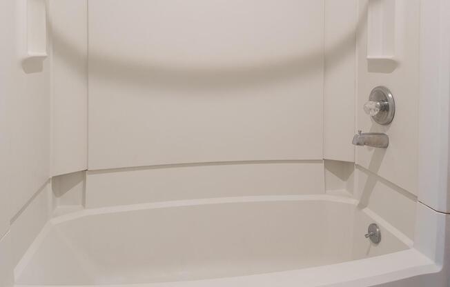 Spacious Tub and Shower at Madison Landing at Research Park Apartments in Madison, AL