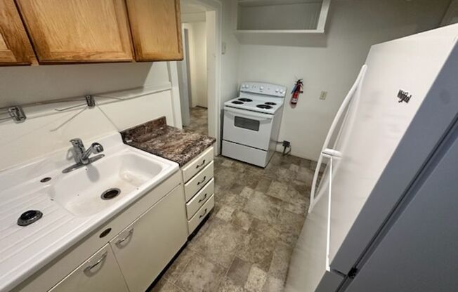 2 beds, 1 bath, 914 sqft, $1,235, Unit C01
